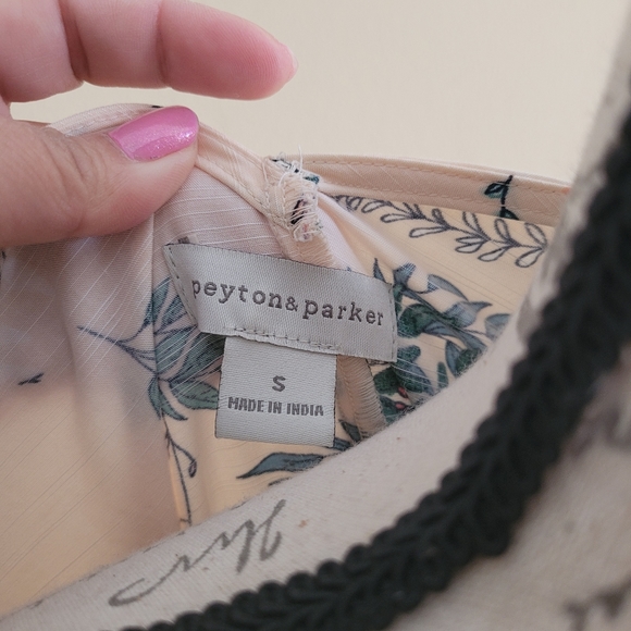 Peyton & Parker Women's Floral V-Neck Dress! - Picture 5 of 6